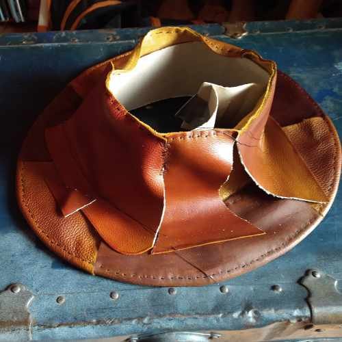 Quelle épaisseur de cuir pour un chapeau : un essai en 3–4 mm