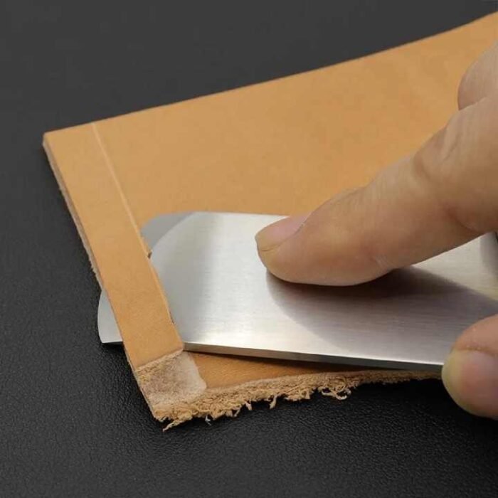 Couteau à parer cuir